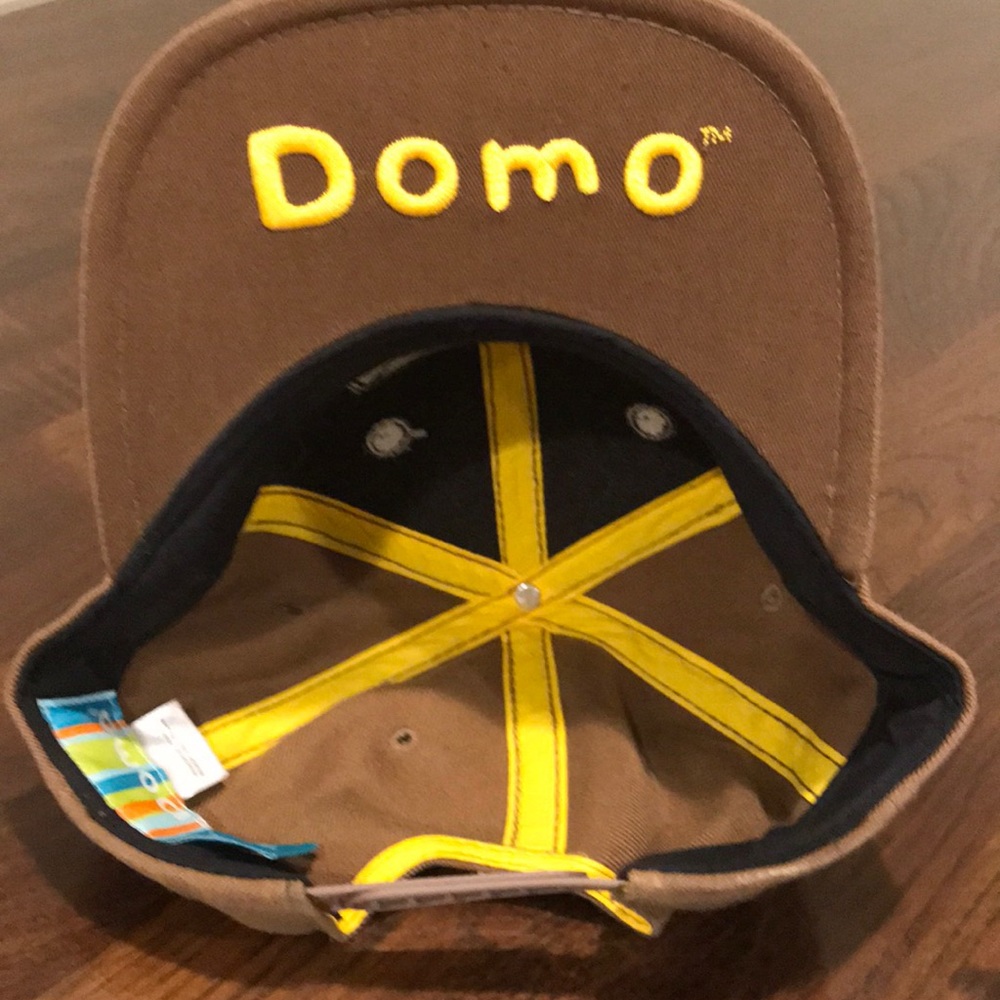 Domo SnapBack hat - Picture 2 of 3